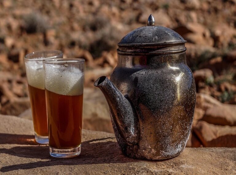 fond d'écran baki noir et blanc