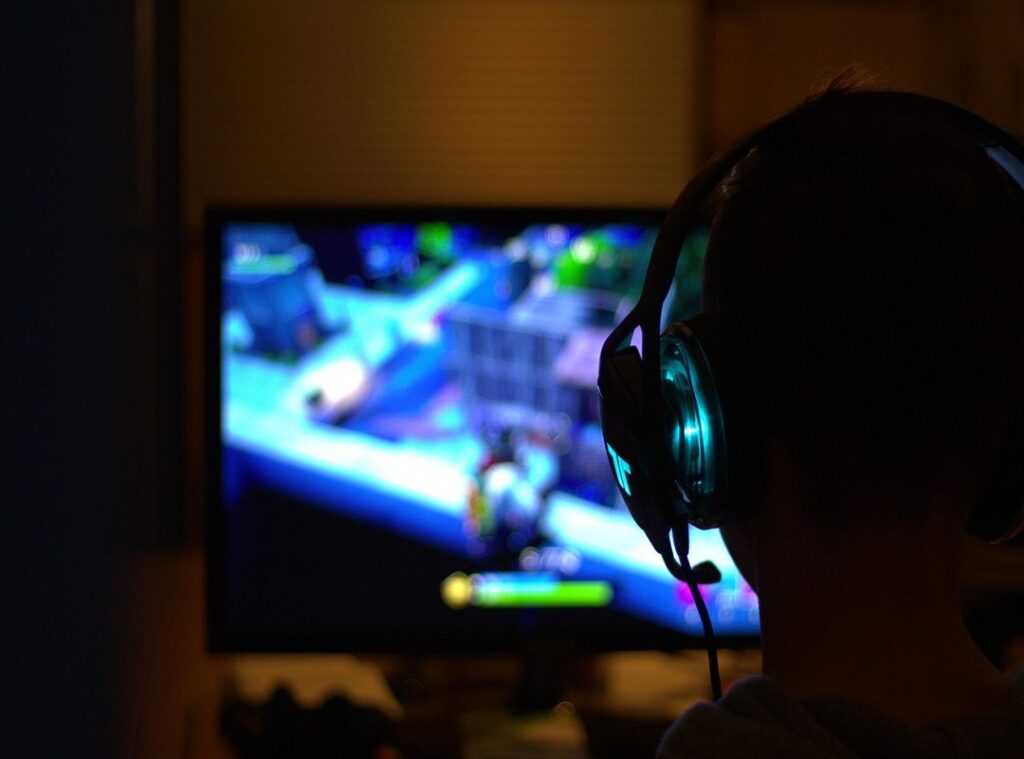 multiplayer game mechanics